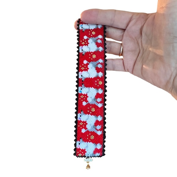 Hand Crafted Beaded Fancy Poodles Bracelet 7.5 inches Magnetic Clasp - Picture 4 of 10